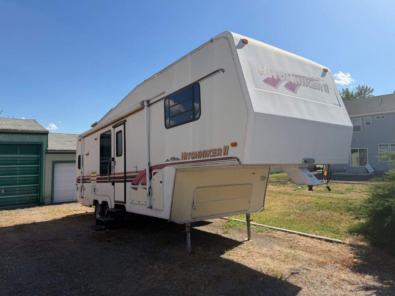 1995 Hitchhiker II 27ft 5th wheel trailer