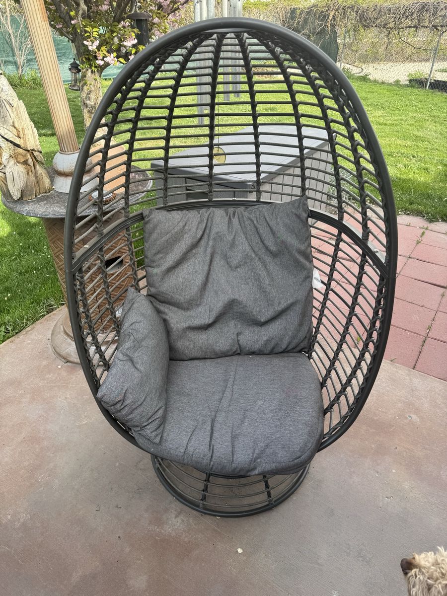 Heavy Duty Swiveling Egg Chair