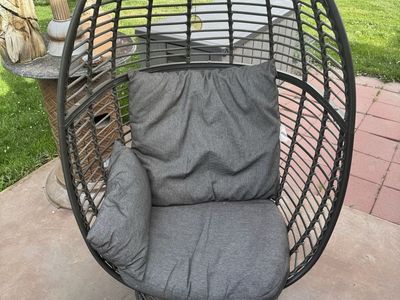 Heavy Duty Swiveling Egg Chair