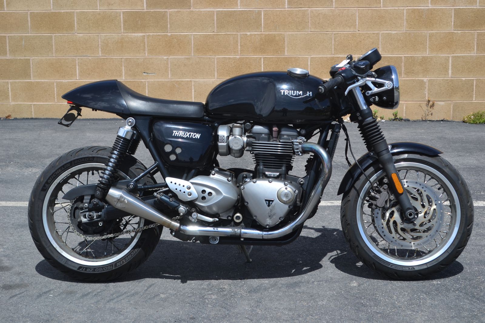 2018 Triumph Thruxton 1200 Cafe Racer - Bonneville