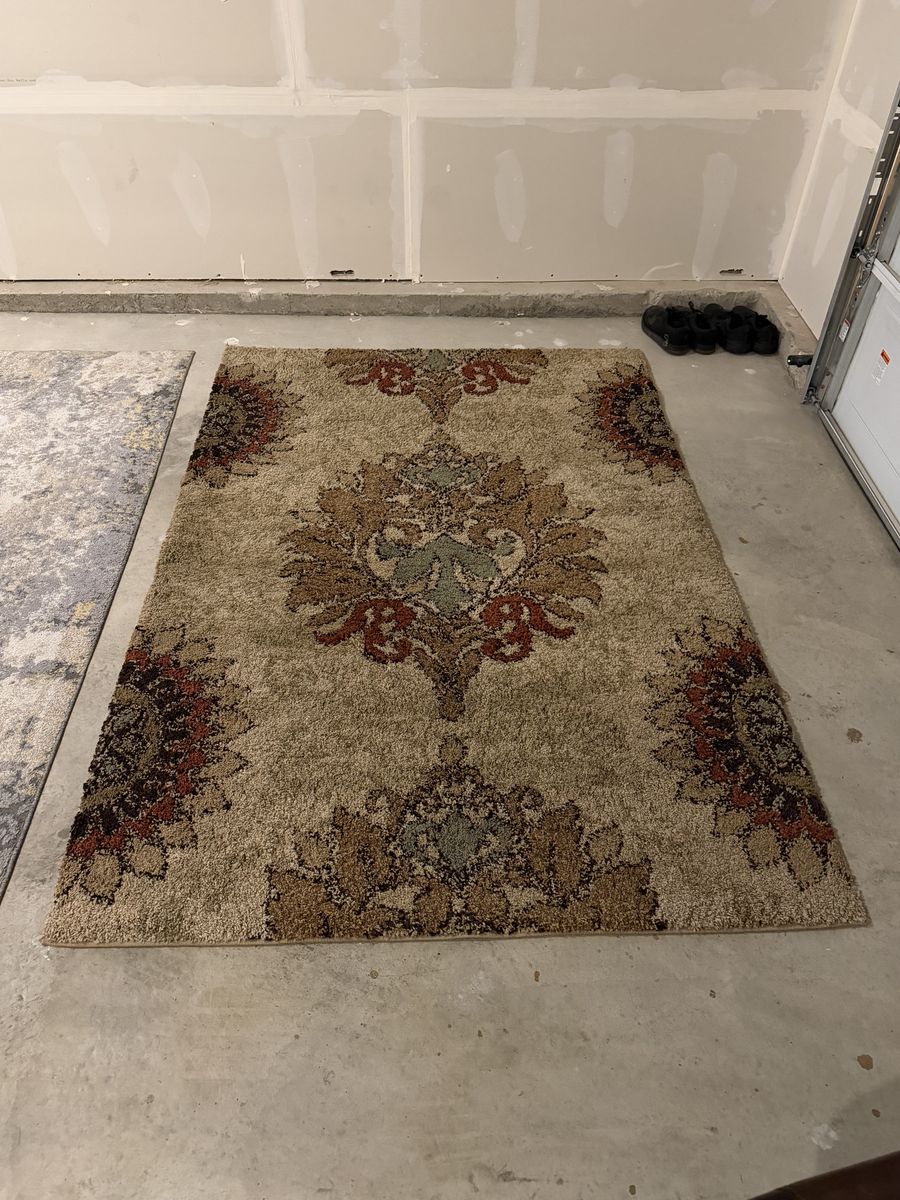 Area Rug - Tan And Floral 5 X 7