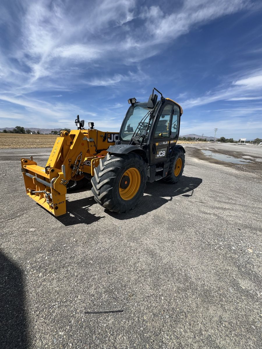 2019 JCB loader