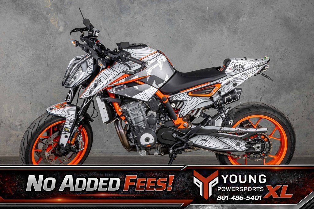 2022 KTM 890 Duke R