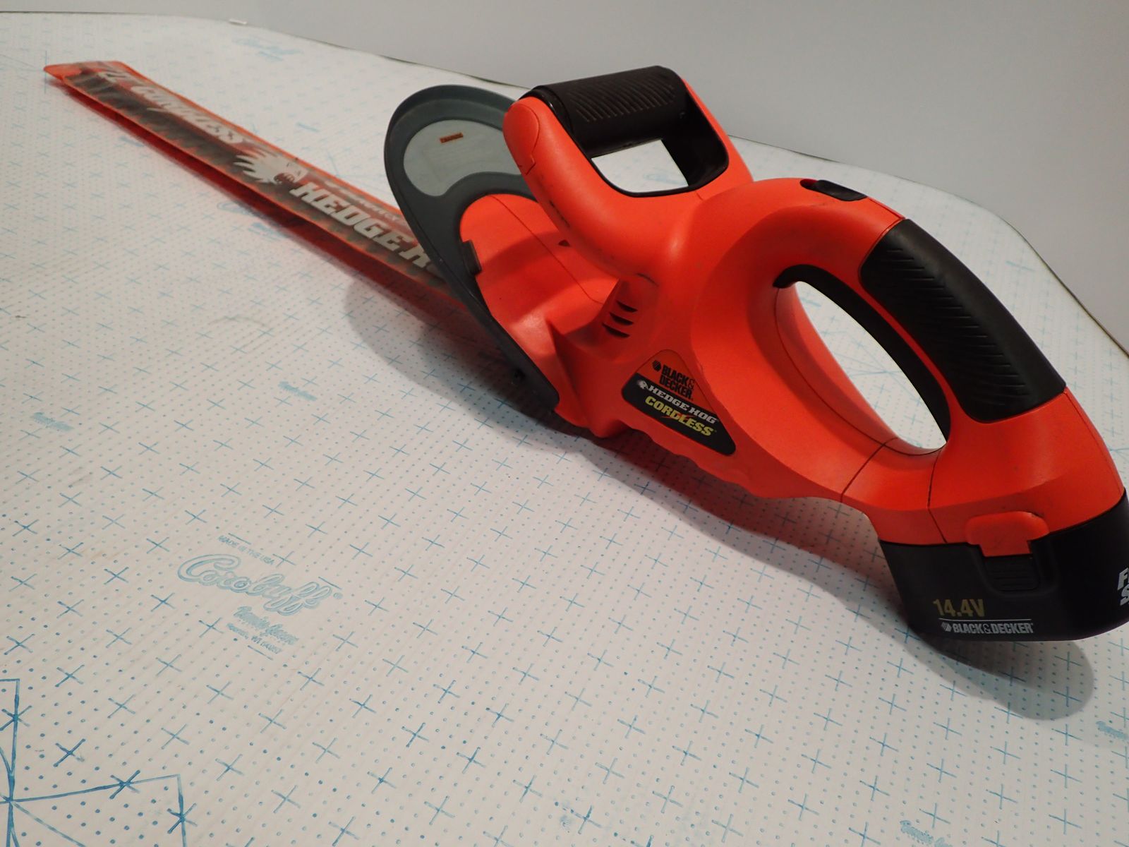Black & Decker 14.4v  Hedgehog Hedge Trimmer w/1 Battery