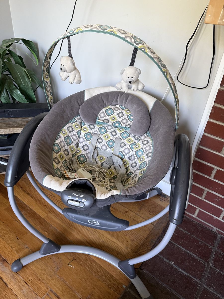 Graco glider Baby Swing with Vibration and Musical Features
