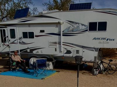 2011 Artic Fox 5th wheel RV