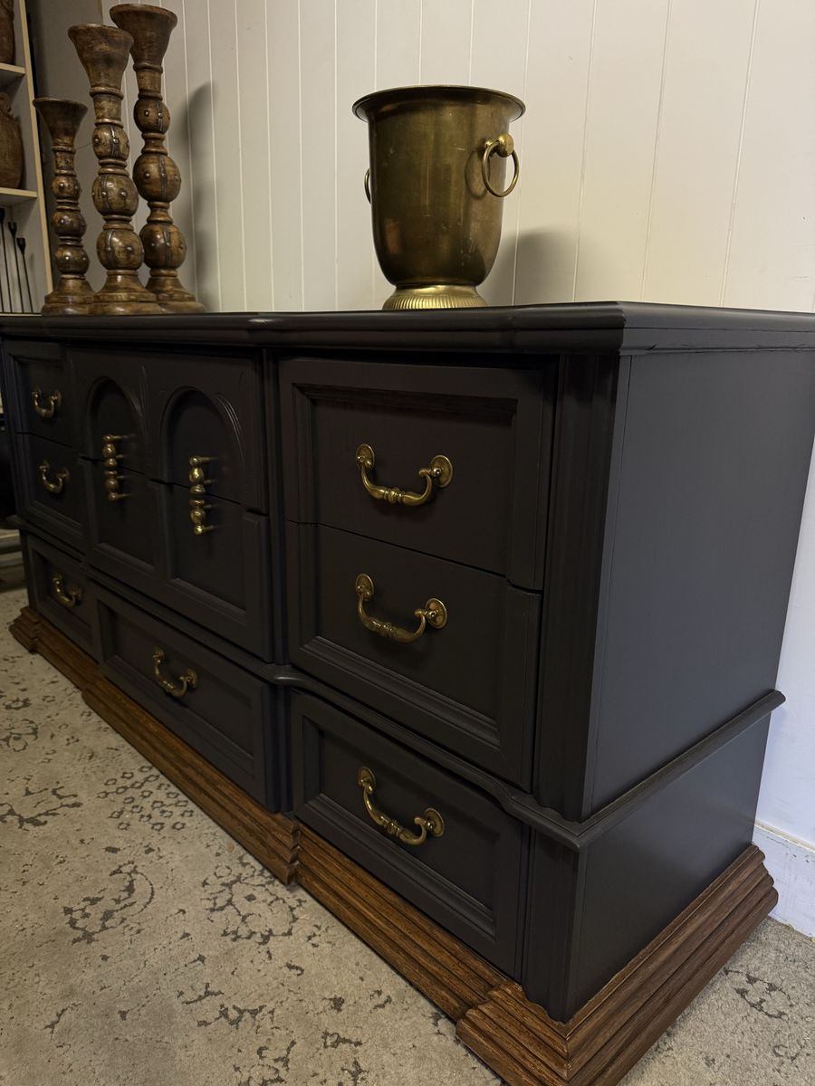 Bassett Black Dresser Set