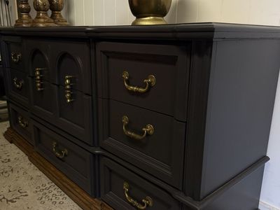 Bassett Black Dresser Set