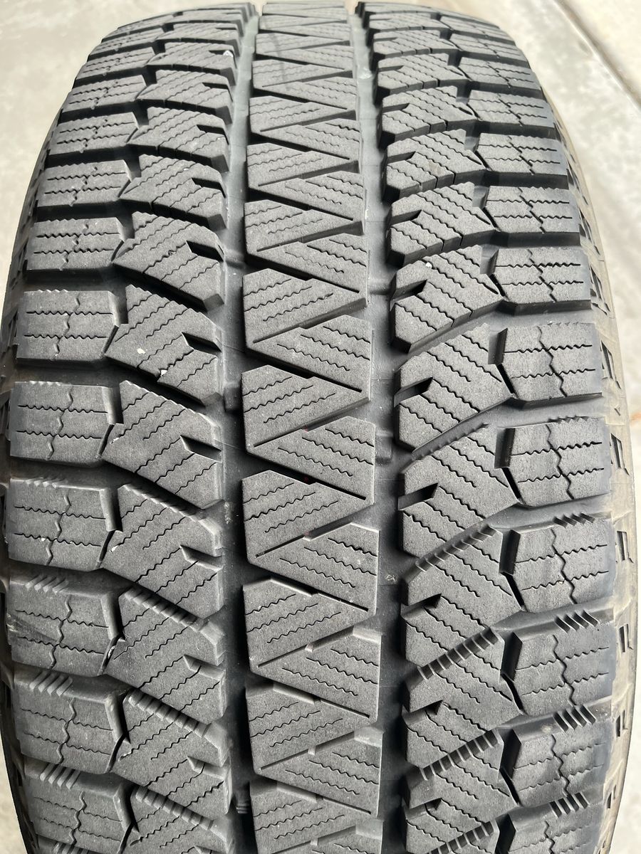 Bridgestone Blizzak 235/50R19 99H Winter Tire - Excellent Condition