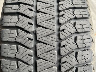 Bridgestone Blizzak 235/50R19 99H Winter Tire - Excellent Condition