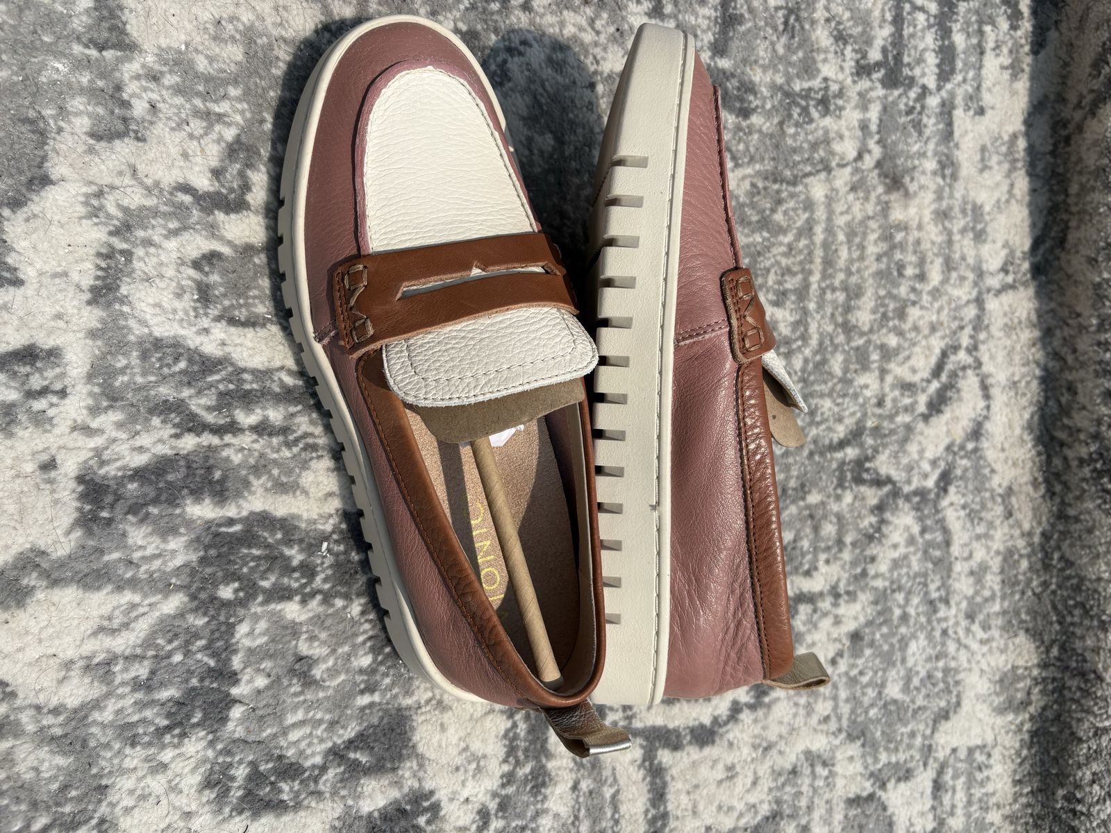 Vionic Women's Size 6 Leather Penny Loafers - Light Pink, White, & Brown - New Condition