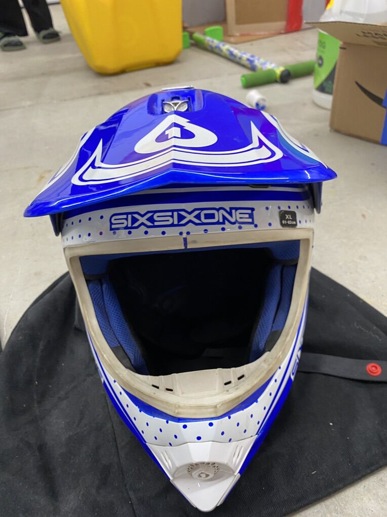 SixSixOne Flight 2 Helmet - XL