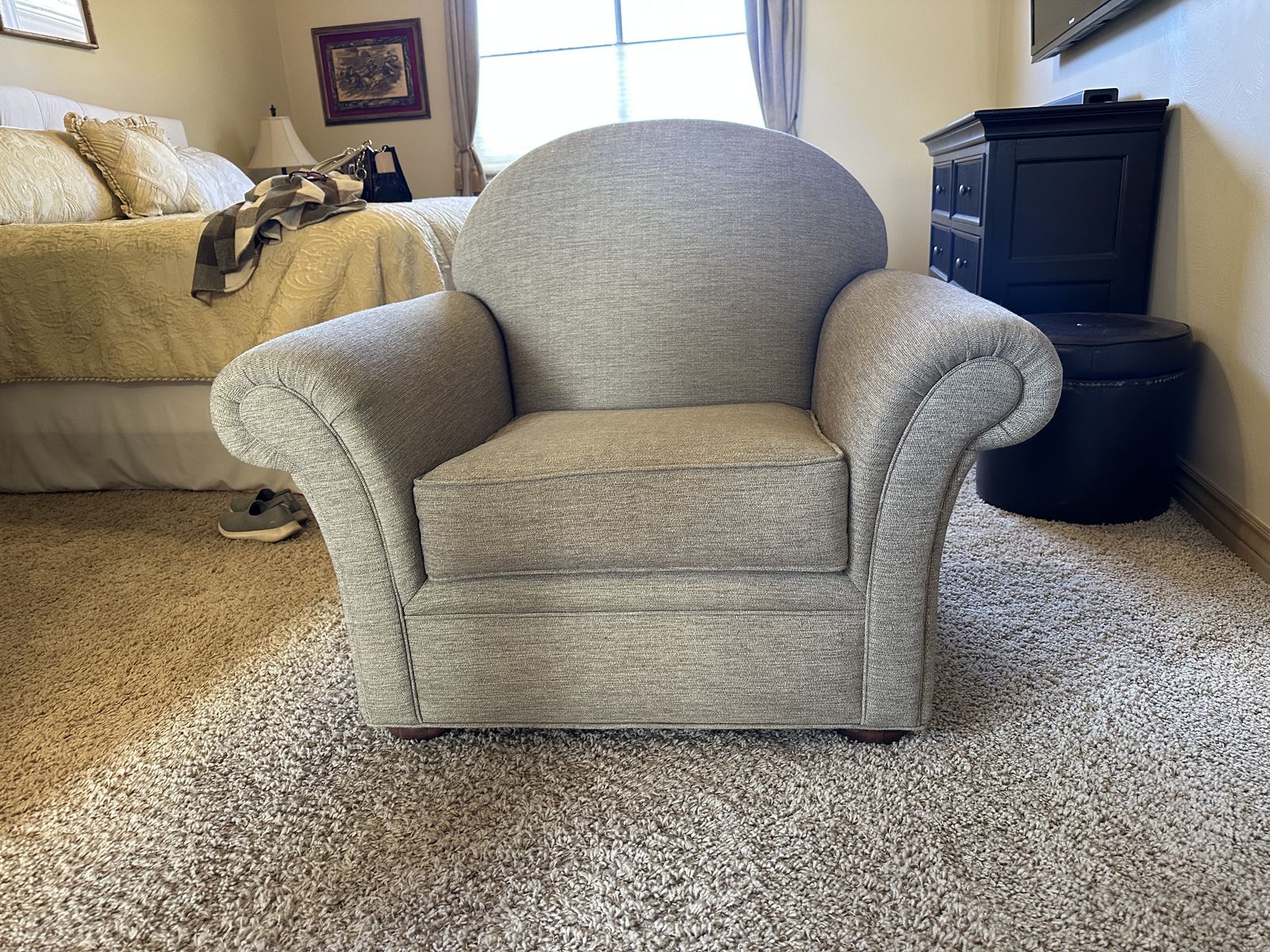 Super Comfy Lounge Chair Like New