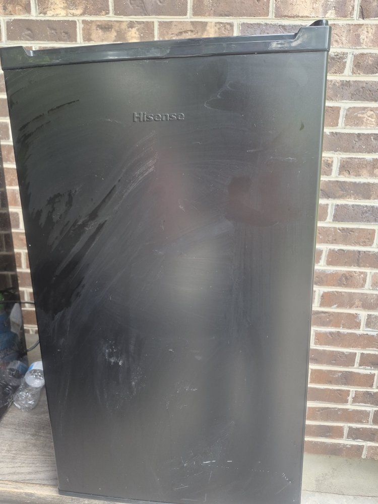 Mini Fridge (Hisense)