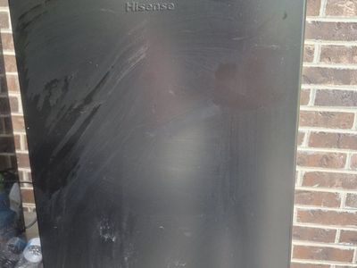 Mini Fridge (Hisense)