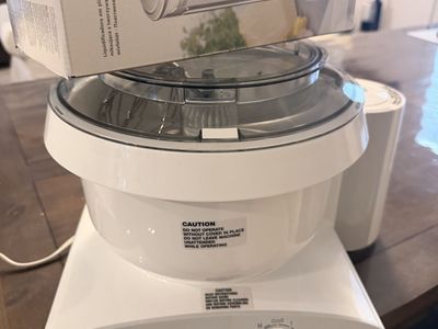 Bosch Universal Plus 800W Stand Mixer with Dough Hooks & Whisks - White, Excellent Condition