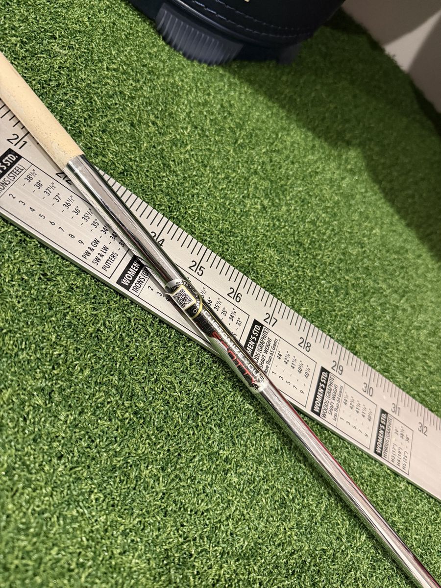 Scotty Cameron Super Select Newport 2.5 33" Shaft 30.75" End to End
