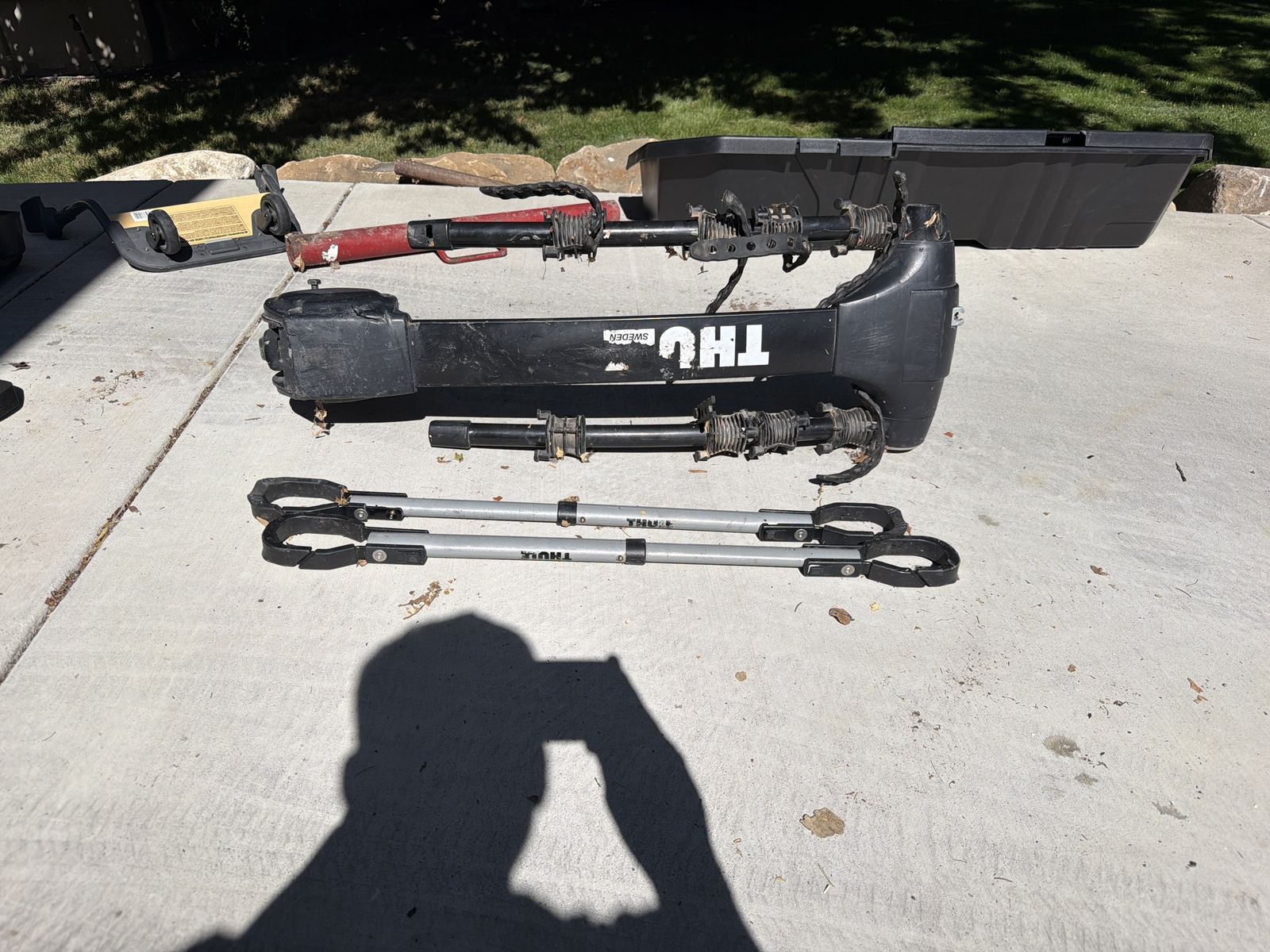 Thule XT Pro 2-Bike Hitch Mount Rack & Thule Roof Rack Crossbars - fair Condition
