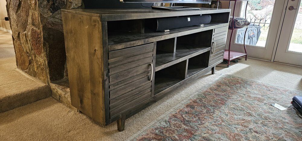 Legends Furniture Avondale 84" TV Stand