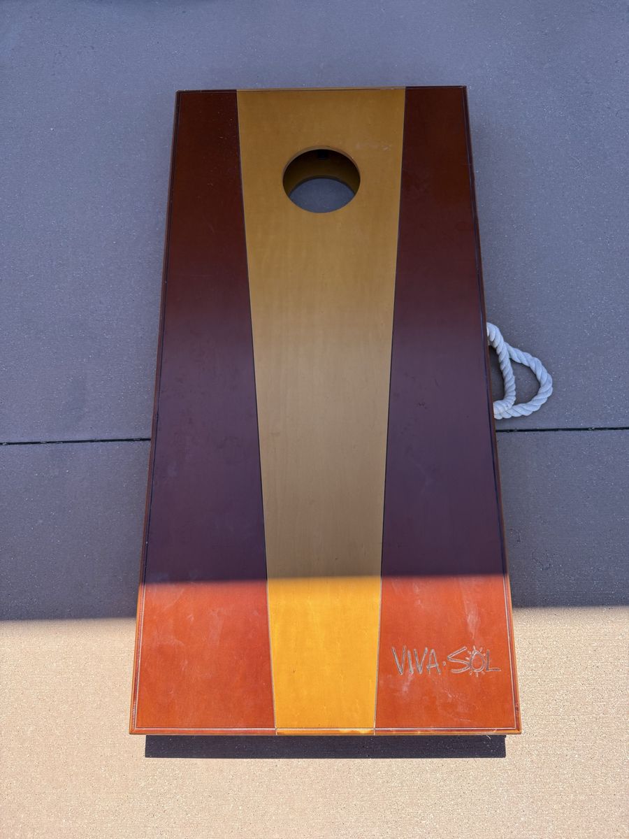 Very nice solid Corn hole game