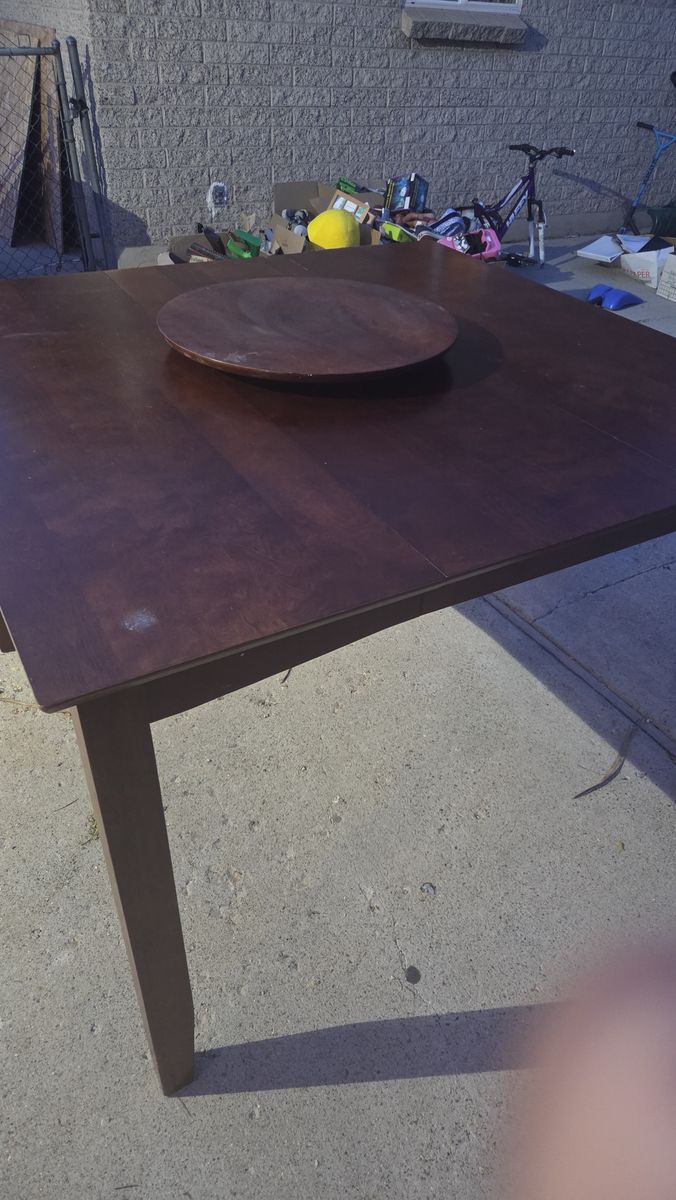 Bar high table and 8 stools.