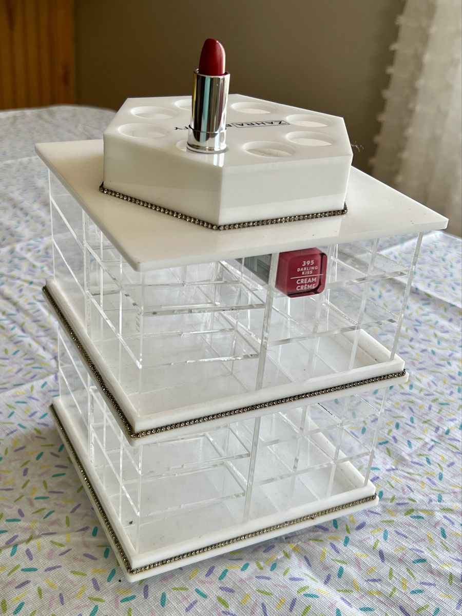 Zahra Beauty spinning lipstick/gloss storage tower