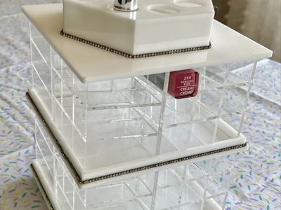 Zahra Beauty spinning lipstick/gloss storage tower