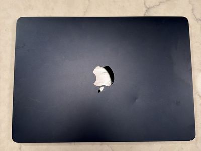 Macbook Air M2 (2022) - 13.6" Great w/ Minor Dent