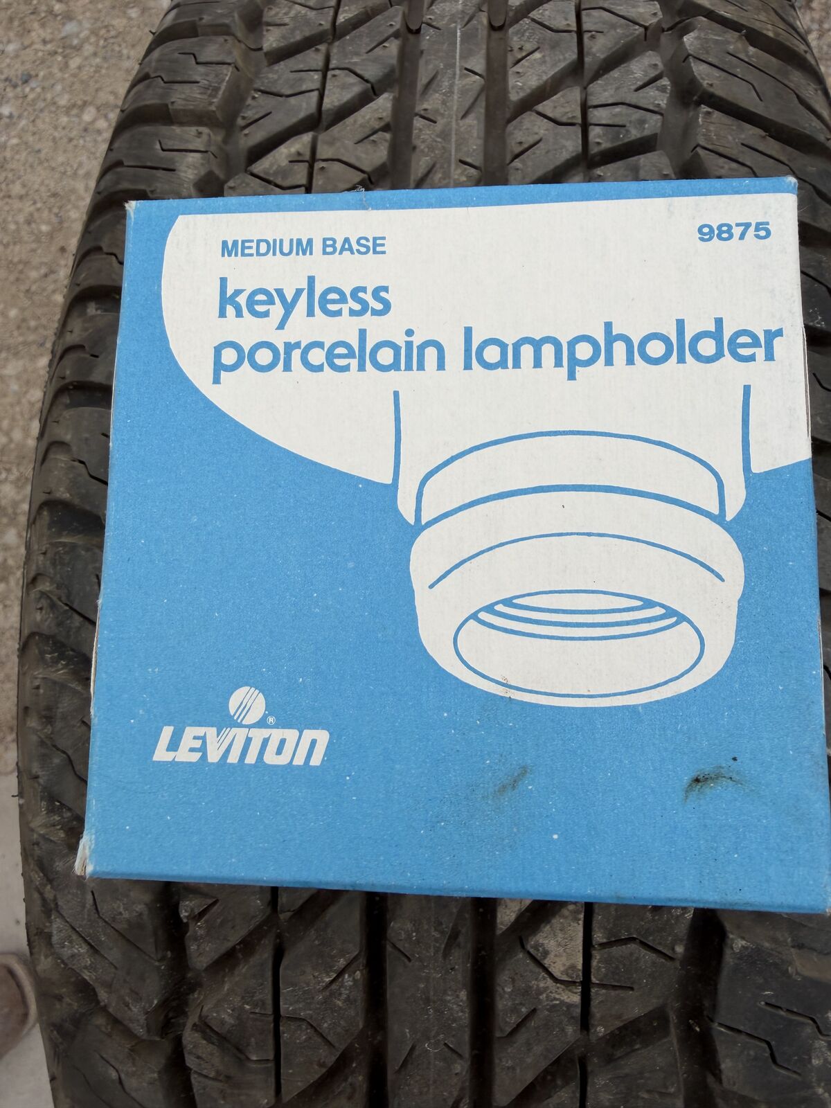 Leviton lampholder