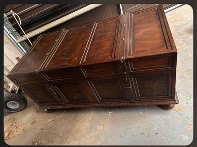 Vintage Style Dark Wood Trunk Coffee Table with Storage