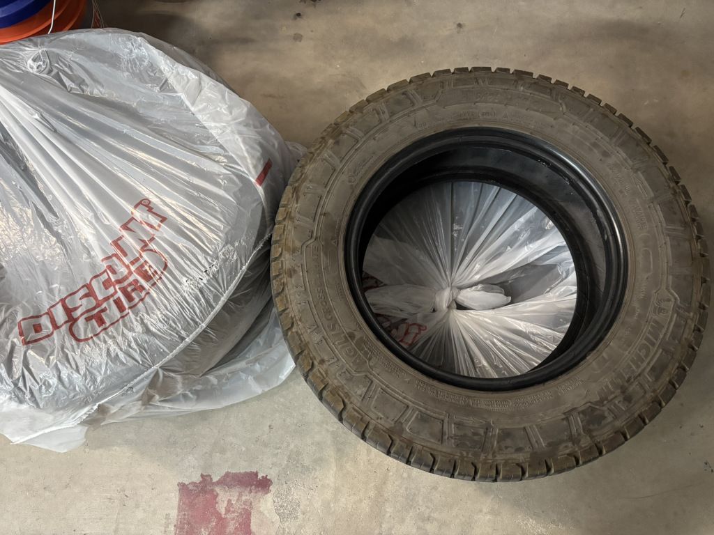 Set of 4 Michelin Agilis CrossClimate (235/65R16) Tires - Used