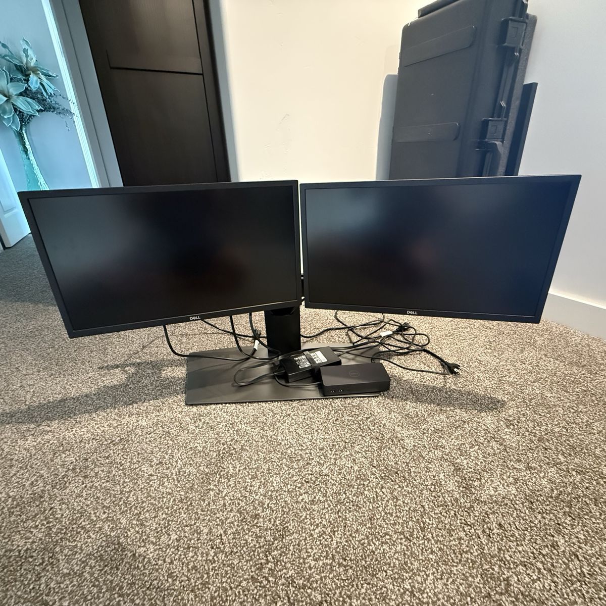 Dell Dual Monitor Setup w/ Dock & Stand