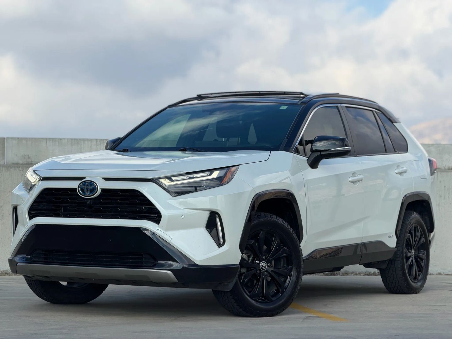2022 TOYOTA RAV4 XSE