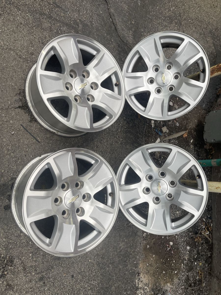 Chevrolet OEM Silver Aluminum Wheel 17” 6x5.5 with TPMS