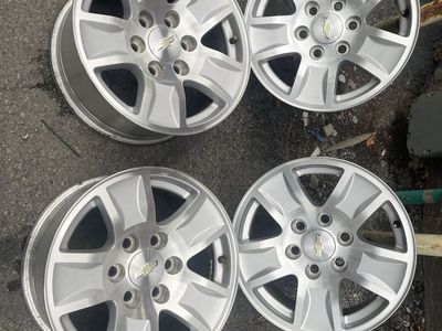 Chevrolet OEM Silver Aluminum Wheel 17” 6x5.5 with TPMS