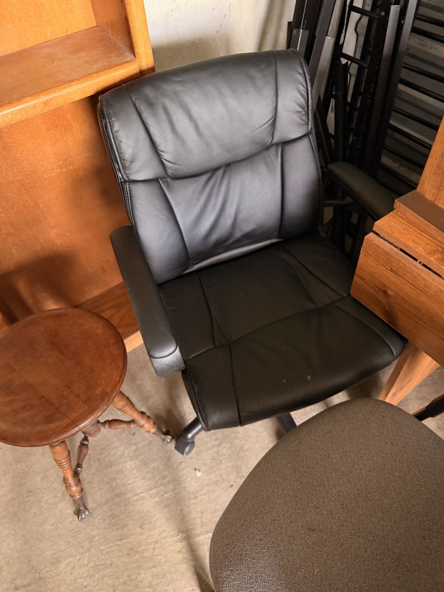 Black Faux Leather Office Desk Chair with Wheels and Armrests