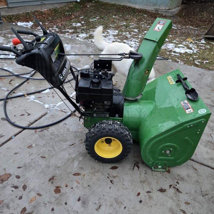 JOHN DEERE 10 HP SNOW BLOWER