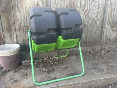 HOTFROG Mantis ComposT-Twin Dual-Batch Compost Tumbler Green/Black
