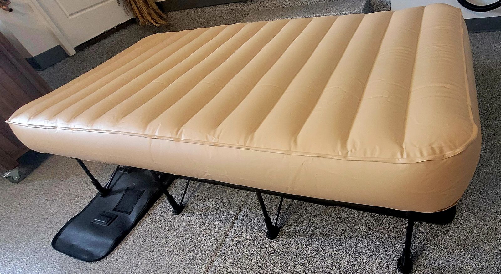 Frontgate EZ-Bed Air Mattress Built In Pump & Frame Inflatable Mattress