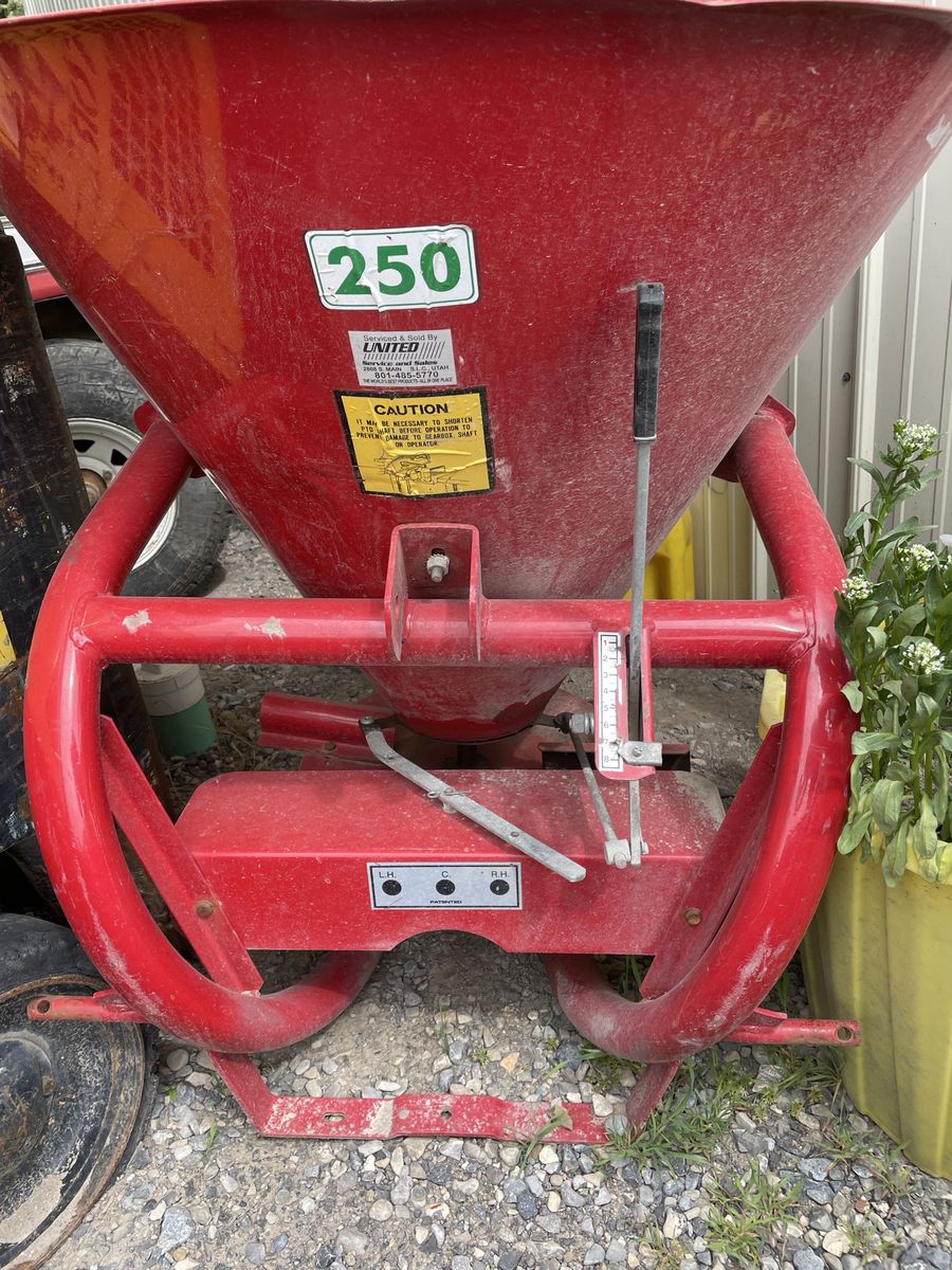 Tractor Spreader / Fertilizer Broadcaster