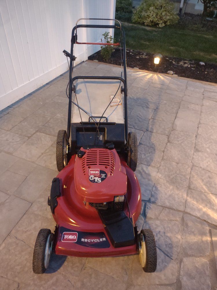 Lawn mower "Toro" 6.75 HP self-propelled