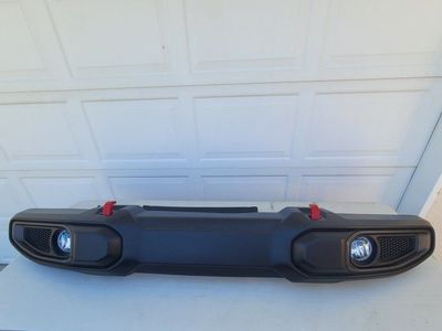 2023 Jeep Gladiator front bumper, w fog lights