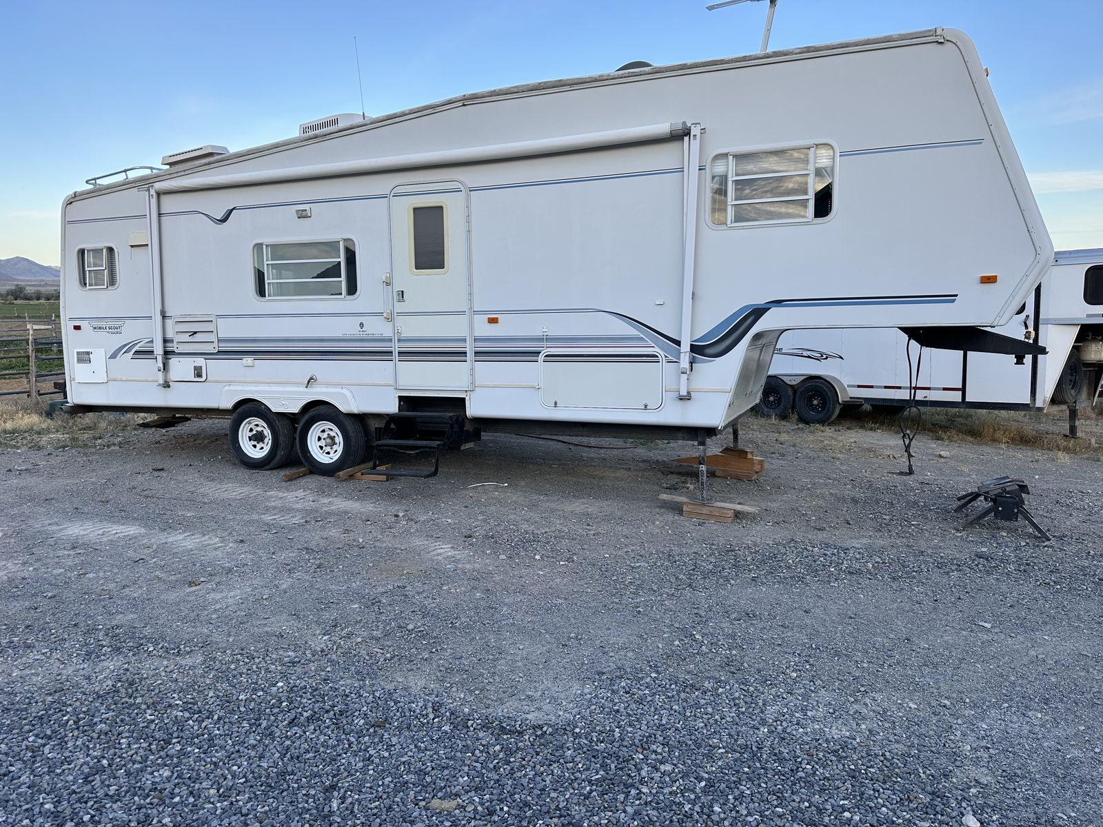 5th wheel travel trailer