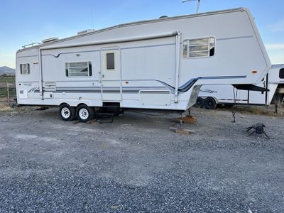 5th wheel travel trailer