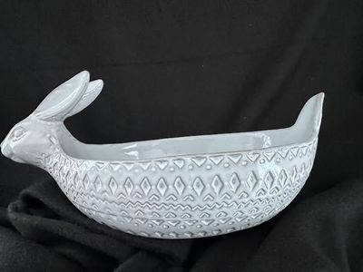 Stoneware White Debossed Rabbit Bowl Reactive Glaze