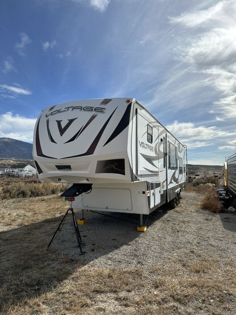 2012 Dutchmen Voltage 3950