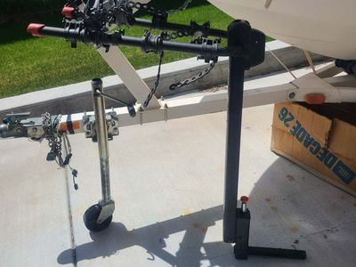 Yakima 4 bike rack, fits 1 1/4 and 2" hitch