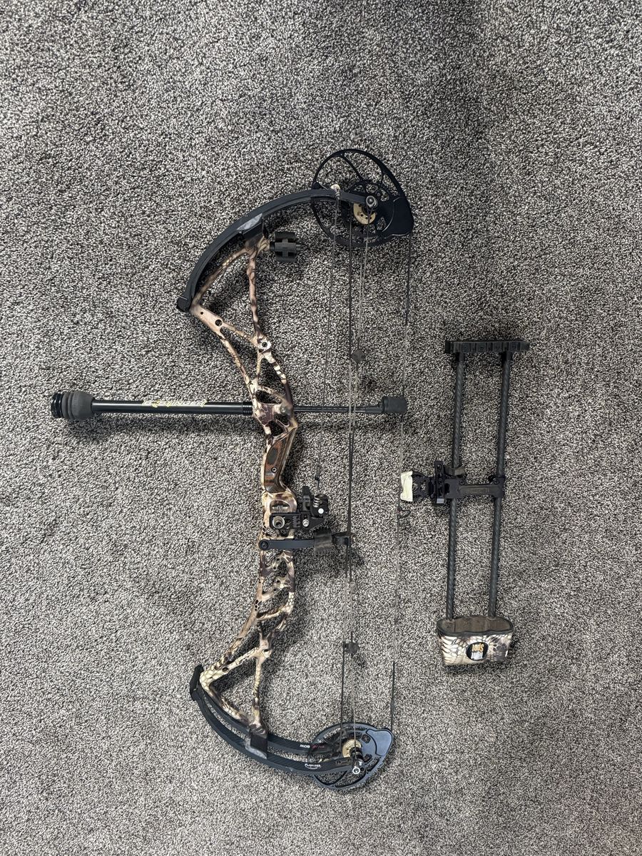 Bowtech Reign 7 Compound Bow - Draw Length 29", Draw Weight 70 lbs, Camo Finish