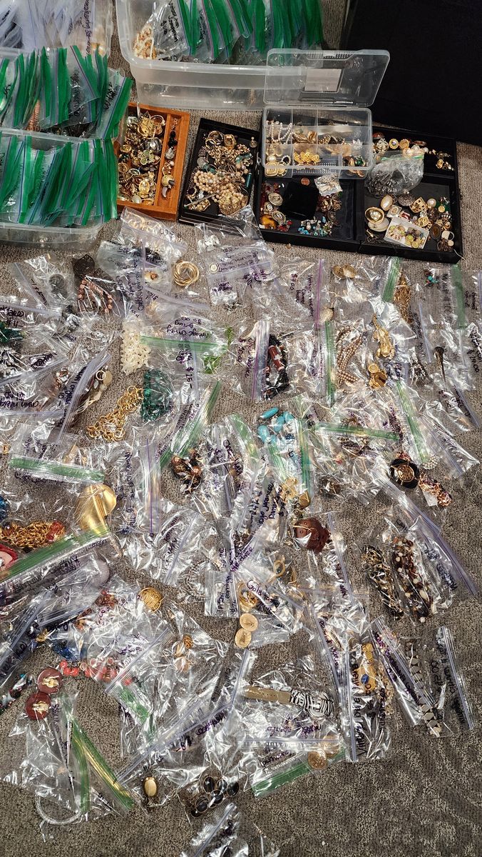 Estate Sale Jewelry Collection – Vintage, Silver, Gold & Costume Jewelry