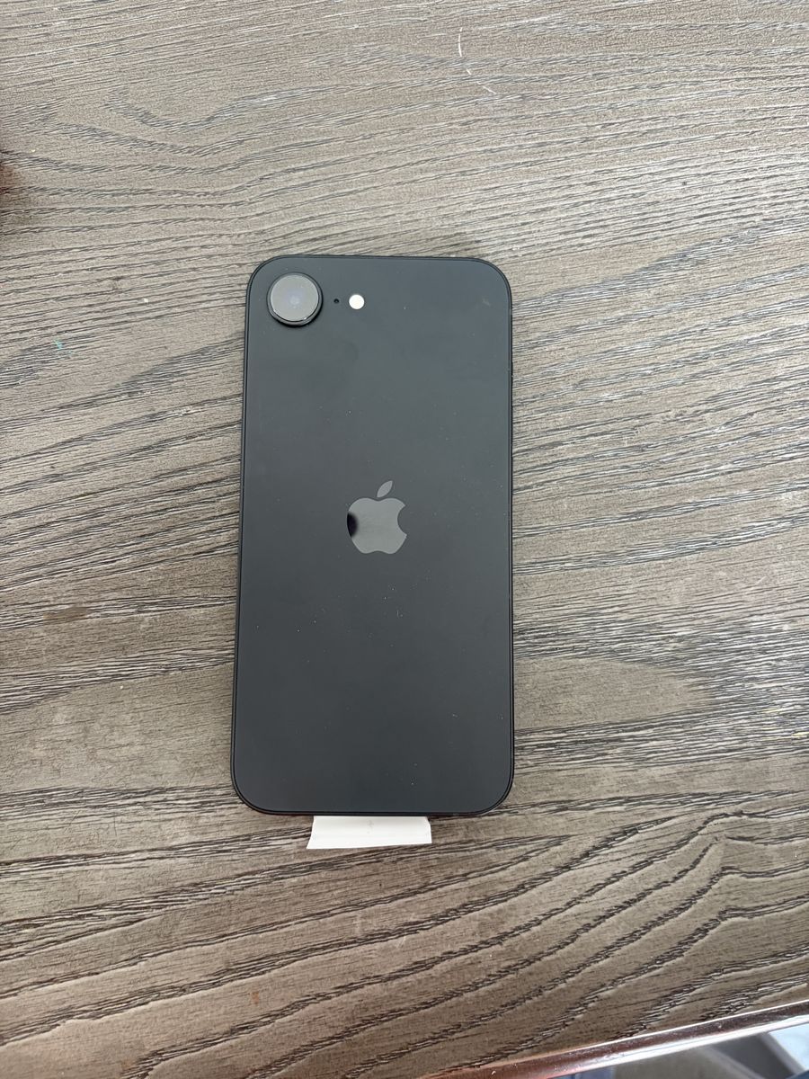 iPhone 16e, 128 GB unlocked new